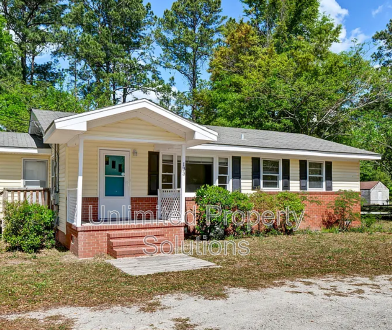 HINTON AVENUE - 4 Bedroom - Perfect for UNCW/Students Welcome & minutes to Wrightsville Beach! property image