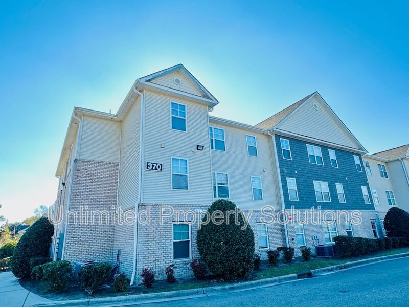 3 Bedroom Condo - Great location - near UNCW, Randall Parkway, MLK Parkway - everything! property image