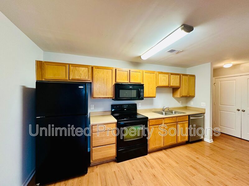 3 Bedroom Condo - Great location - near UNCW, Randall Parkway, MLK Parkway - everything! property image