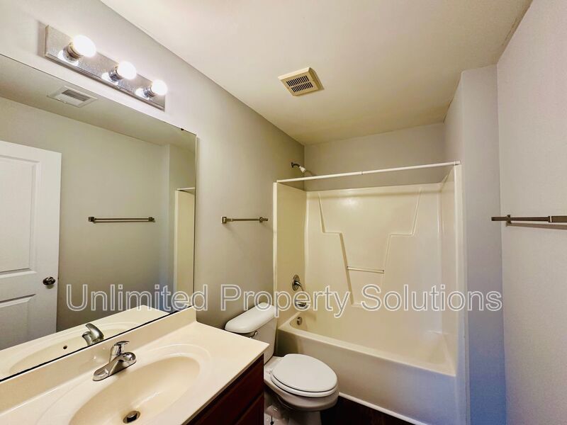 3 Bedroom Condo - Great location - near UNCW, Randall Parkway, MLK Parkway - everything! property image