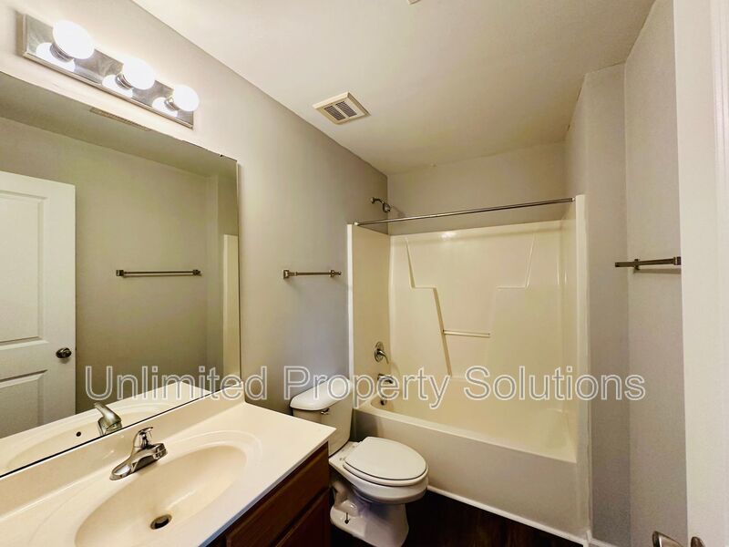 3 Bedroom Condo - Great location - near UNCW, Randall Parkway, MLK Parkway - everything! property image