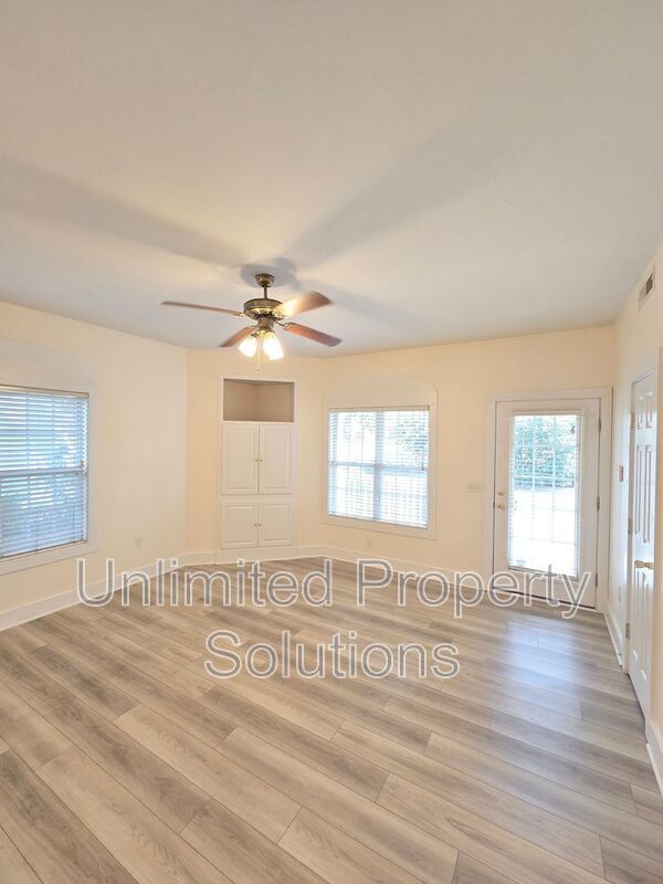 Trolley Path - Minutes to Downtown WILM, Novant Medical Center, Independence Mall & More! property image