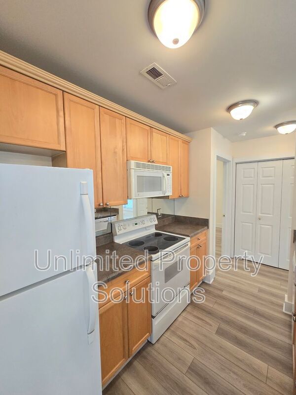 Trolley Path - Minutes to Downtown WILM, Novant Medical Center, Independence Mall & More! property image