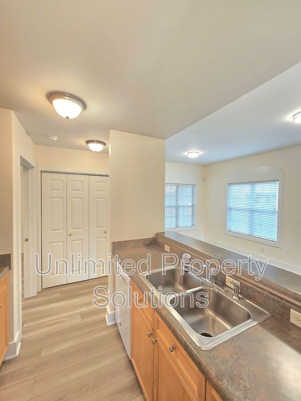 Trolley Path - Minutes to Downtown WILM, Novant Medical Center, Independence Mall & More! property image