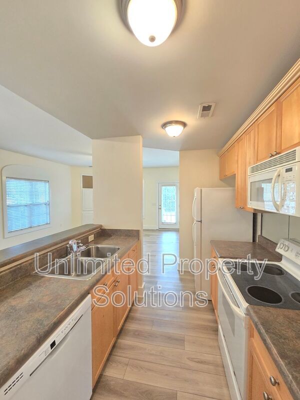 Trolley Path - Minutes to Downtown WILM, Novant Medical Center, Independence Mall & More! property image