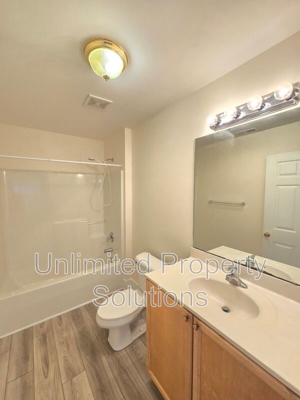 Trolley Path - Minutes to Downtown WILM, Novant Medical Center, Independence Mall & More! property image