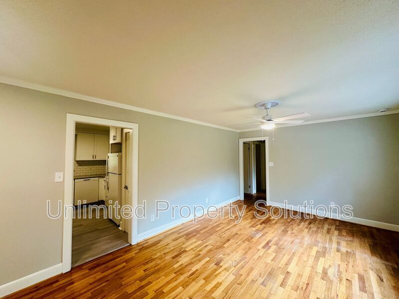 HINTON AVENUE - 4 Bedroom - Perfect for UNCW/Students Welcome & minutes to Wrightsville Beach! property image