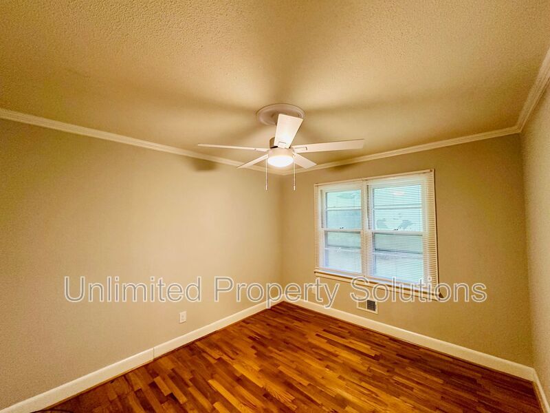 HINTON AVENUE - 4 Bedroom - Perfect for UNCW/Students Welcome & minutes to Wrightsville Beach! property image