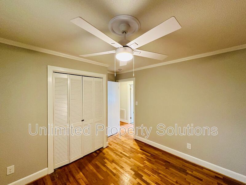 HINTON AVENUE - 4 Bedroom - Perfect for UNCW/Students Welcome & minutes to Wrightsville Beach! property image