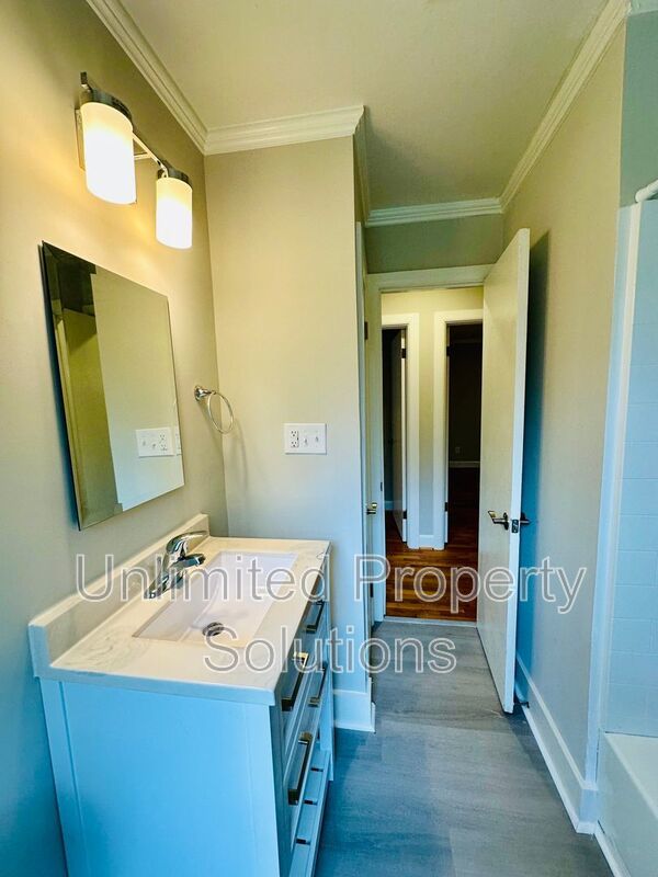 HINTON AVENUE - 4 Bedroom - Perfect for UNCW/Students Welcome & minutes to Wrightsville Beach! property image