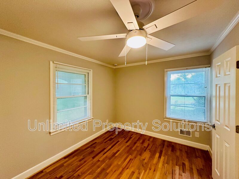 HINTON AVENUE - 4 Bedroom - Perfect for UNCW/Students Welcome & minutes to Wrightsville Beach! property image