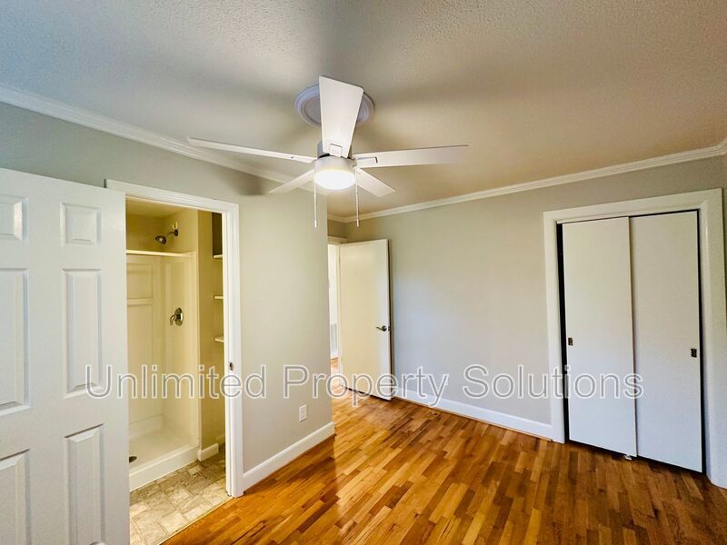 HINTON AVENUE - 4 Bedroom - Perfect for UNCW/Students Welcome & minutes to Wrightsville Beach! property image