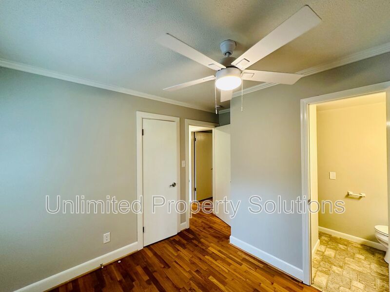 HINTON AVENUE - 4 Bedroom - Perfect for UNCW/Students Welcome & minutes to Wrightsville Beach! property image