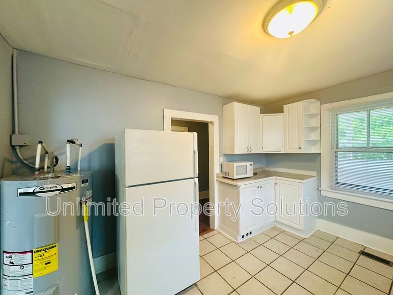 DOWNTOWN - 3 Bedroom/1 Bath - Located close to CFCC, downtown, riverwalk and restaurants property image