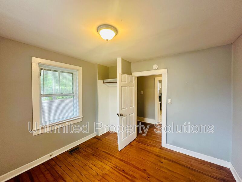 DOWNTOWN - 3 Bedroom/1 Bath - Located close to CFCC, downtown, riverwalk and restaurants property image