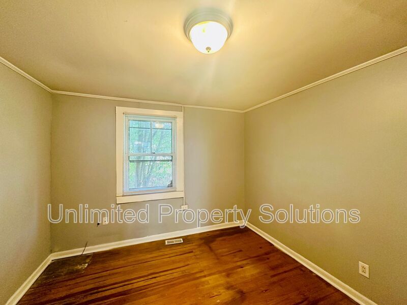DOWNTOWN - 3 Bedroom/1 Bath - Located close to CFCC, downtown, riverwalk and restaurants property image