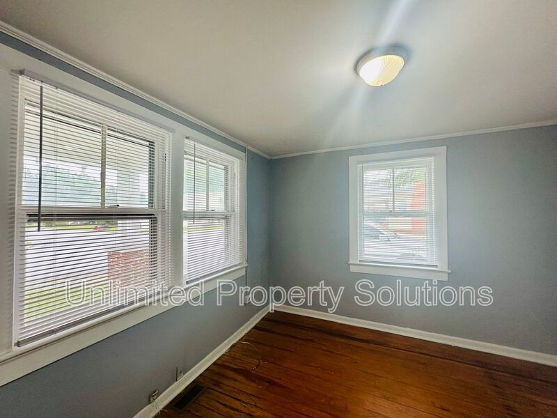 DOWNTOWN - 3 Bedroom/1 Bath - Located close to CFCC, downtown, riverwalk and restaurants property image