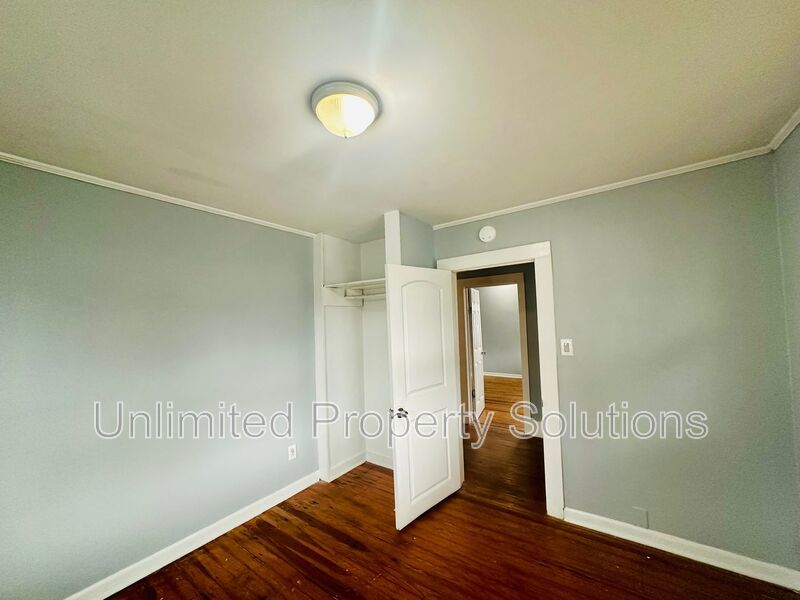 DOWNTOWN - 3 Bedroom/1 Bath - Located close to CFCC, downtown, riverwalk and restaurants property image