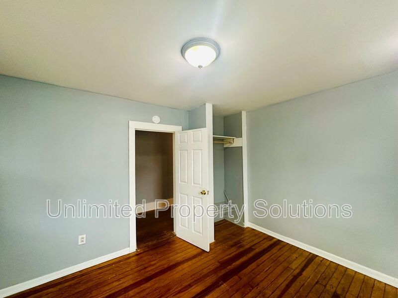 DOWNTOWN - 3 Bedroom/1 Bath - Located close to CFCC, downtown, riverwalk and restaurants property image