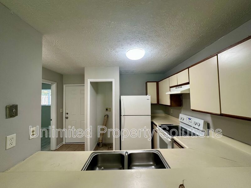 Condo Available - Minutes to Downtown Wilmington! **FREE APPLICATION FEE** property image