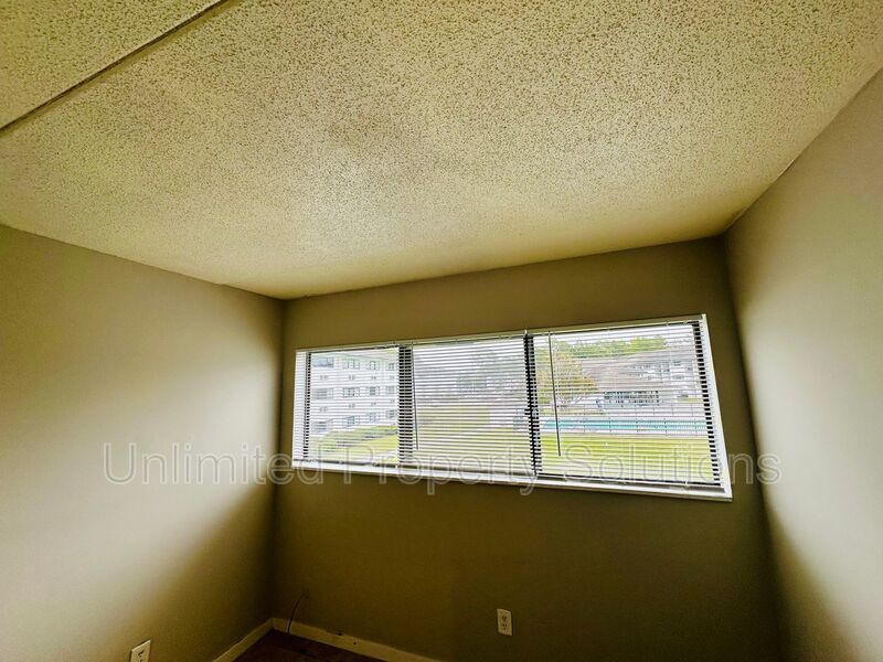 CAMPUS EDGE - Student housing within walking distance to UNCW! property image