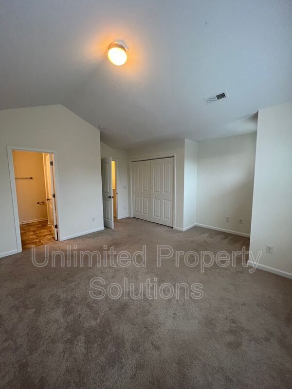 SAYLOR'S WATCH - 3 Bedroom Townhome in Monkey Junction/South Wilmington! property image