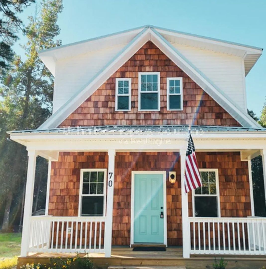 CASTLEY HAYNE - Charming Craftsman style bungalow! property image