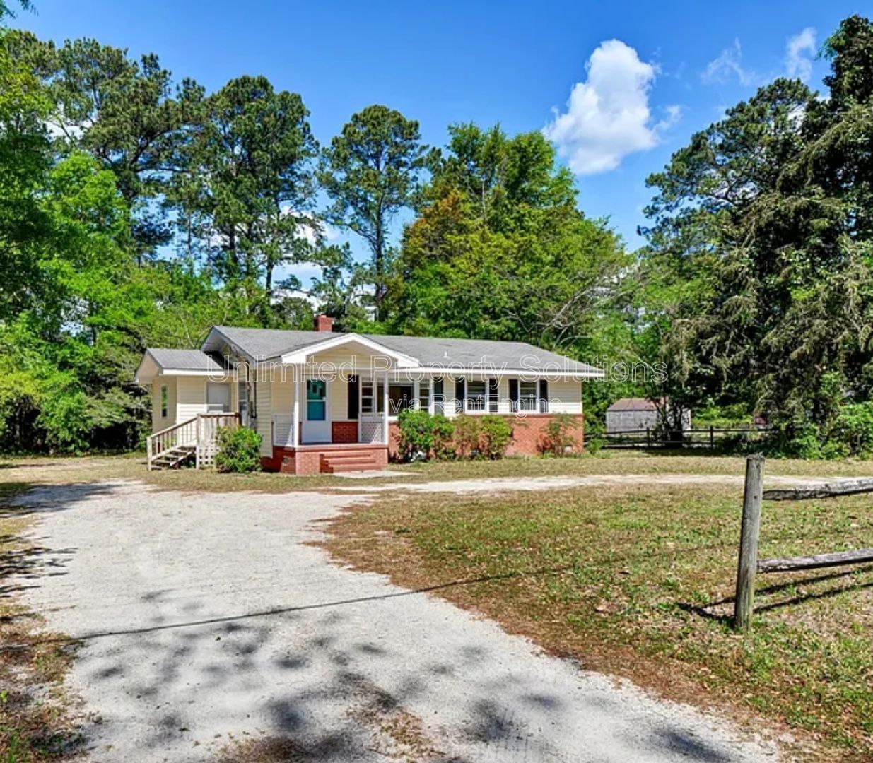 HINTON AVENUE - 4 Bedroom - Perfect for UNCW/Students Welcome & minutes to Wrightsville Beach! property image
