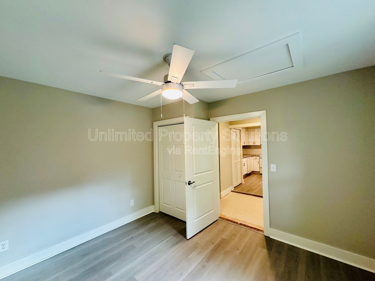 HINTON AVENUE - 4 Bedroom - Perfect for UNCW/Students Welcome & minutes to Wrightsville Beach! property image