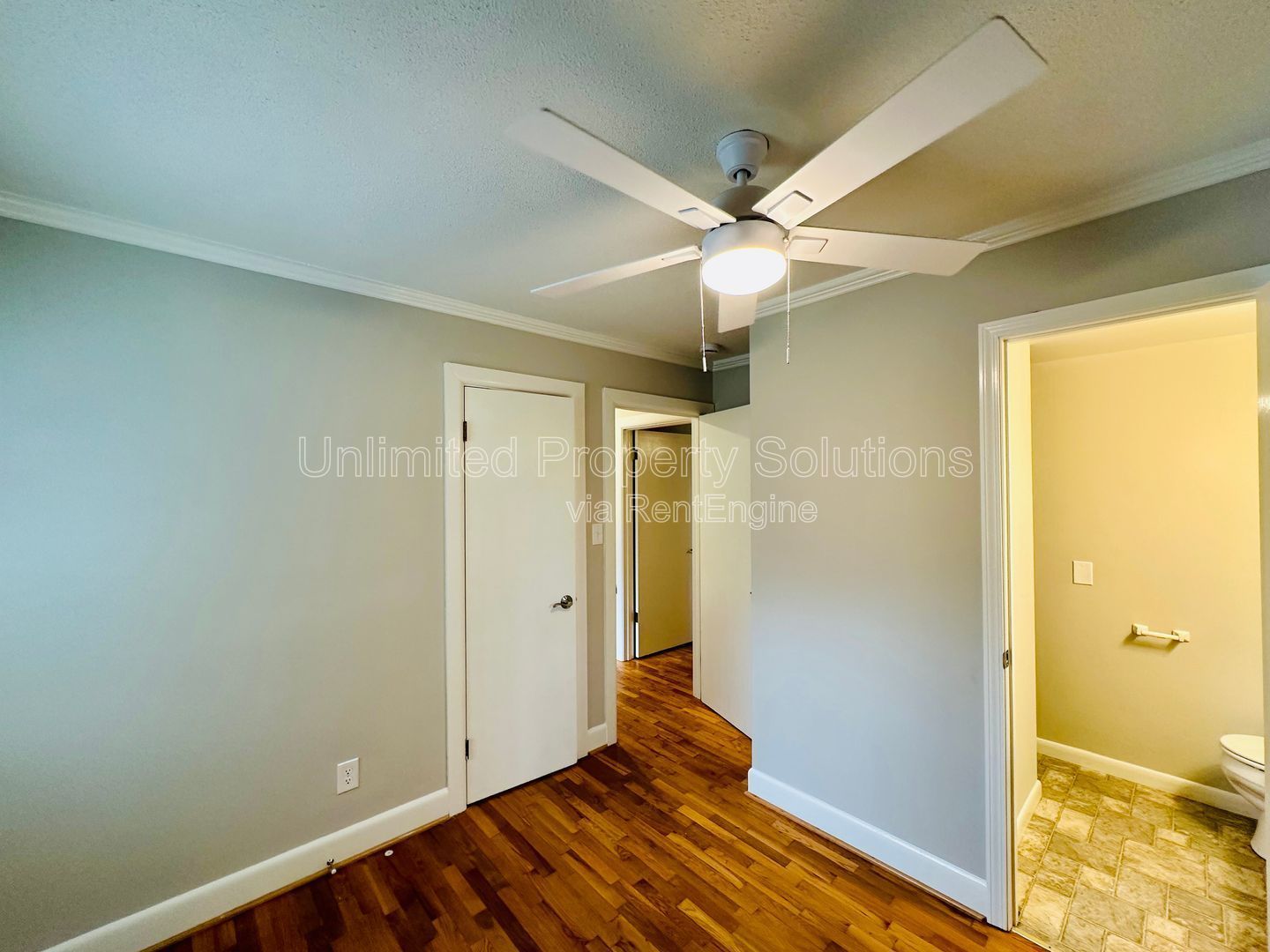 HINTON AVENUE - 4 Bedroom - Perfect for UNCW/Students Welcome & minutes to Wrightsville Beach! property image