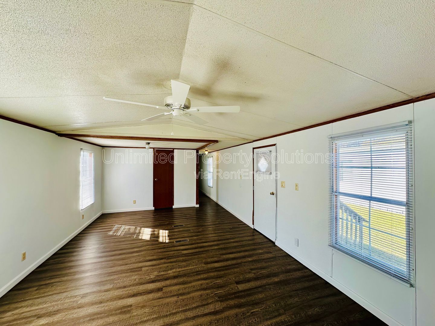 JACKSONVILLE - 3 Bedroom Mobile Home - conveniently located to Camp Lejeune! property image