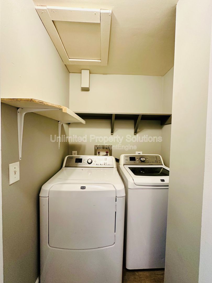 PARK AVENUE - 4 BEDROOM - AVAILABLE APRIL 2026 - Students Welcome! property image