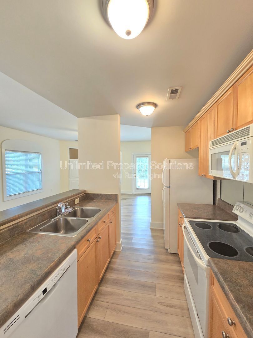 Trolley Path - MOVE IN SPECIAL - $500 OFF FIRST MONTH'S RENT - Minutes to Downtown WILM, Novant Medical Center, Independence Mall & More! property image