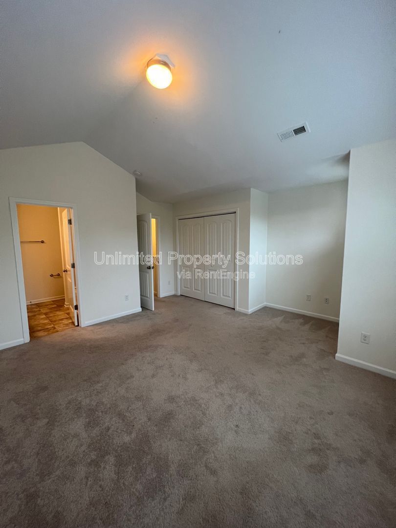 SAYLOR'S WATCH - 3 Bedroom Townhome in Monkey Junction/South Wilmington! property image