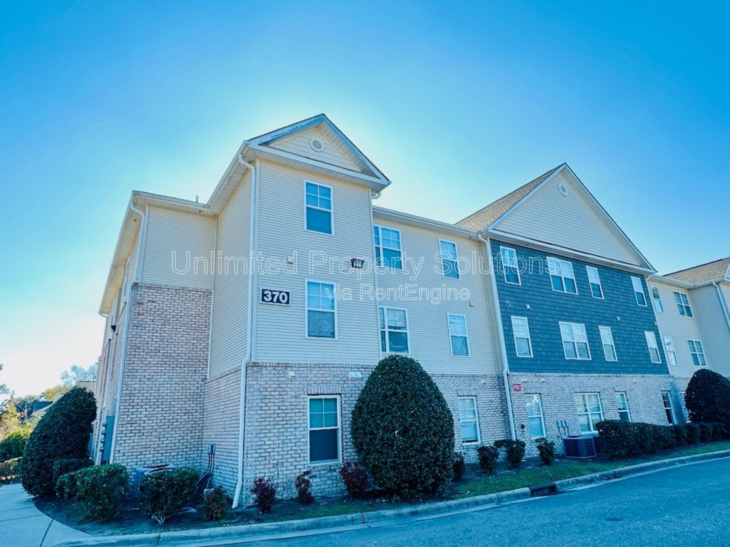 KERR CROSSING - 3 Bedroom/3 Bathroom Condo - first floor! property image