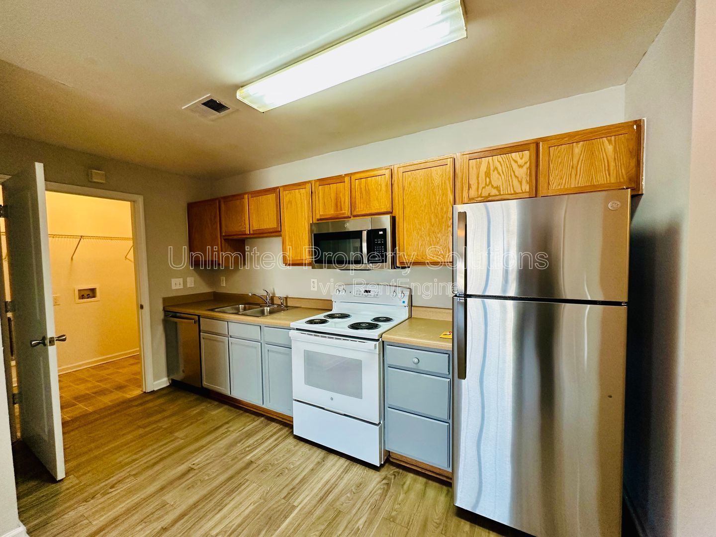 KERR CROSSING - 3 Bedroom/3 Bathroom Condo - first floor! property image