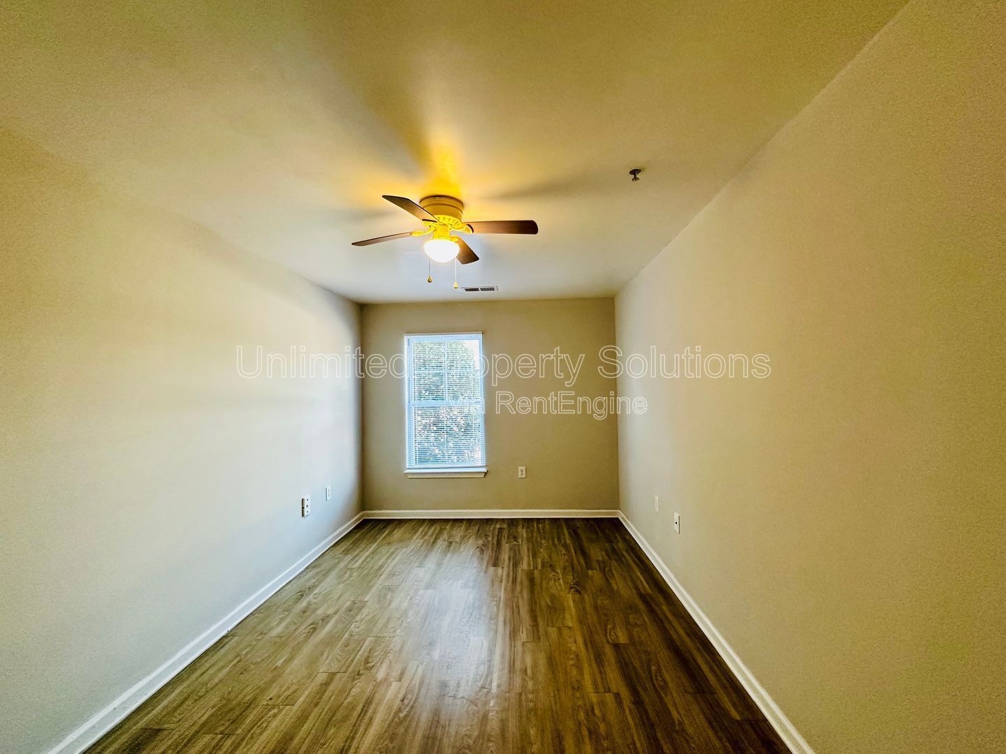 KERR CROSSING - 3 Bedroom/3 Bathroom Condo - first floor! property image