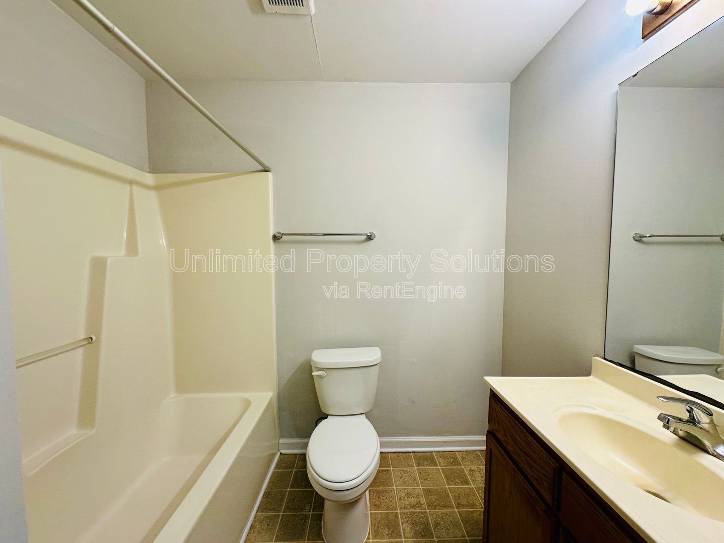 KERR CROSSING - 3 Bedroom/3 Bathroom Condo - first floor! property image