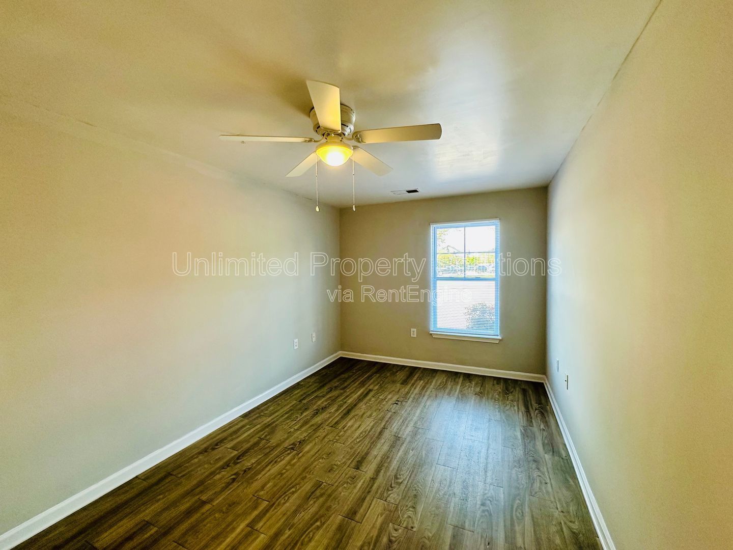 KERR CROSSING - 3 Bedroom/3 Bathroom Condo - first floor! property image