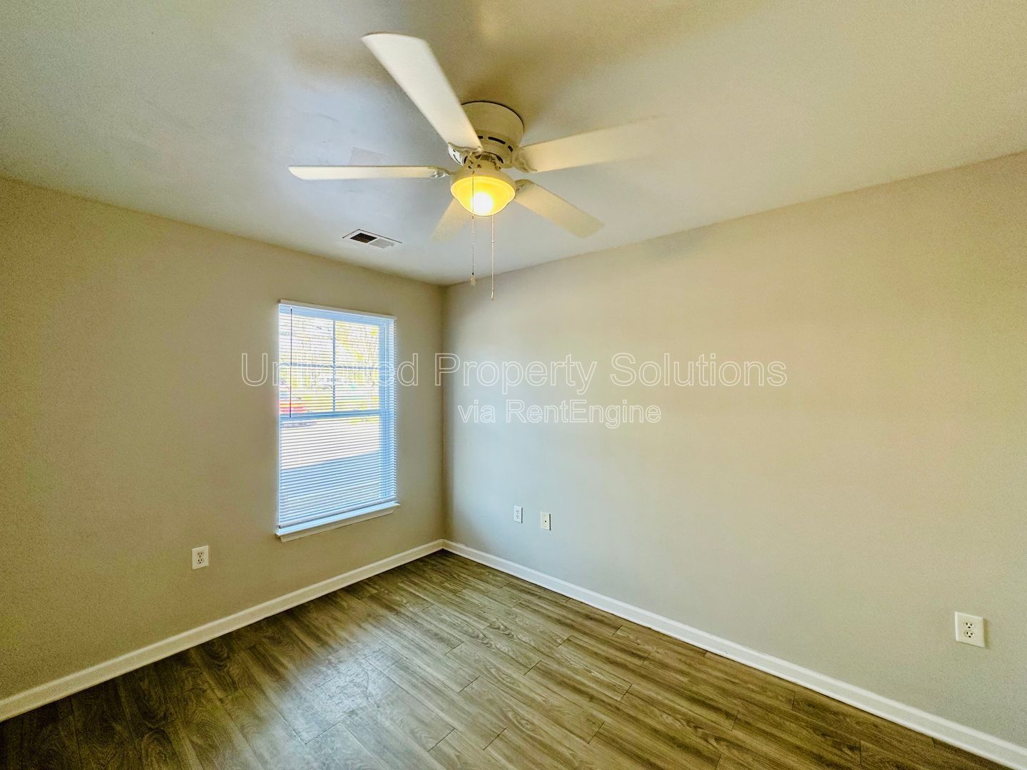 KERR CROSSING - 3 Bedroom/3 Bathroom Condo - first floor! property image