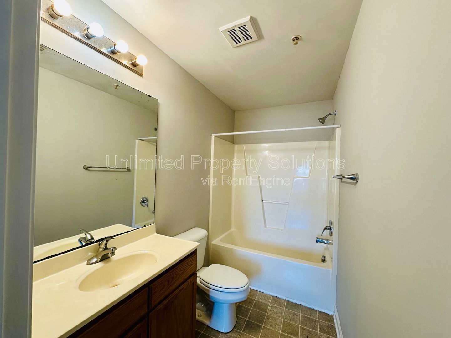 KERR CROSSING - 3 Bedroom/3 Bathroom Condo - first floor! property image
