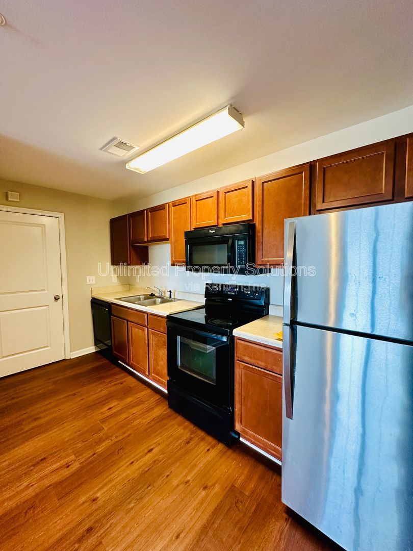 KERR CROSSING! Randall Parkway - minutes to UNCW/on UNCW bus line property image