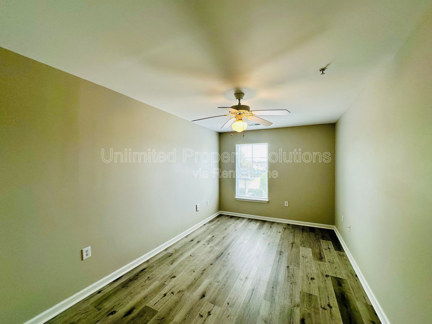 KERR CROSSING! Randall Parkway - minutes to UNCW/on UNCW bus line property image