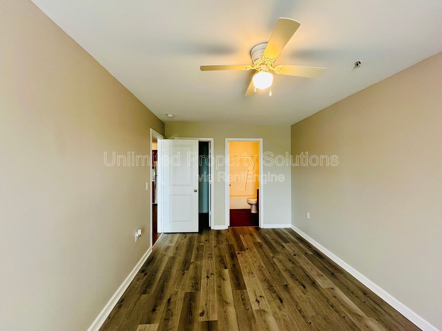 KERR CROSSING! Randall Parkway - minutes to UNCW/on UNCW bus line property image