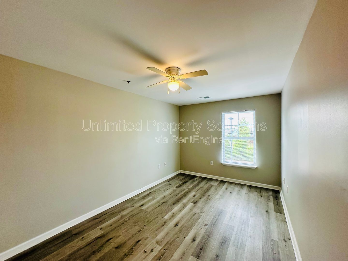 KERR CROSSING! Randall Parkway - minutes to UNCW/on UNCW bus line property image