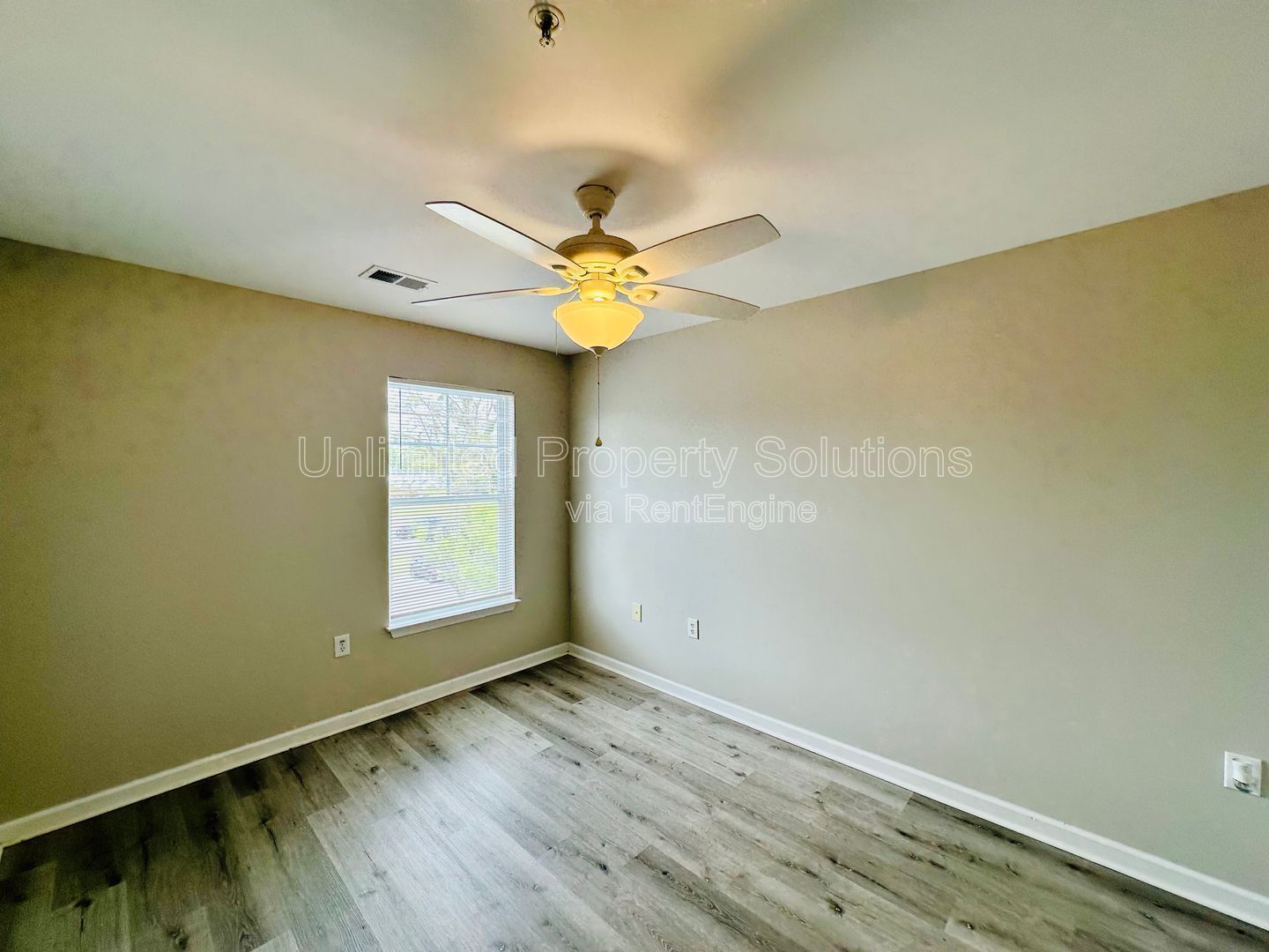 KERR CROSSING! Randall Parkway - minutes to UNCW/on UNCW bus line property image