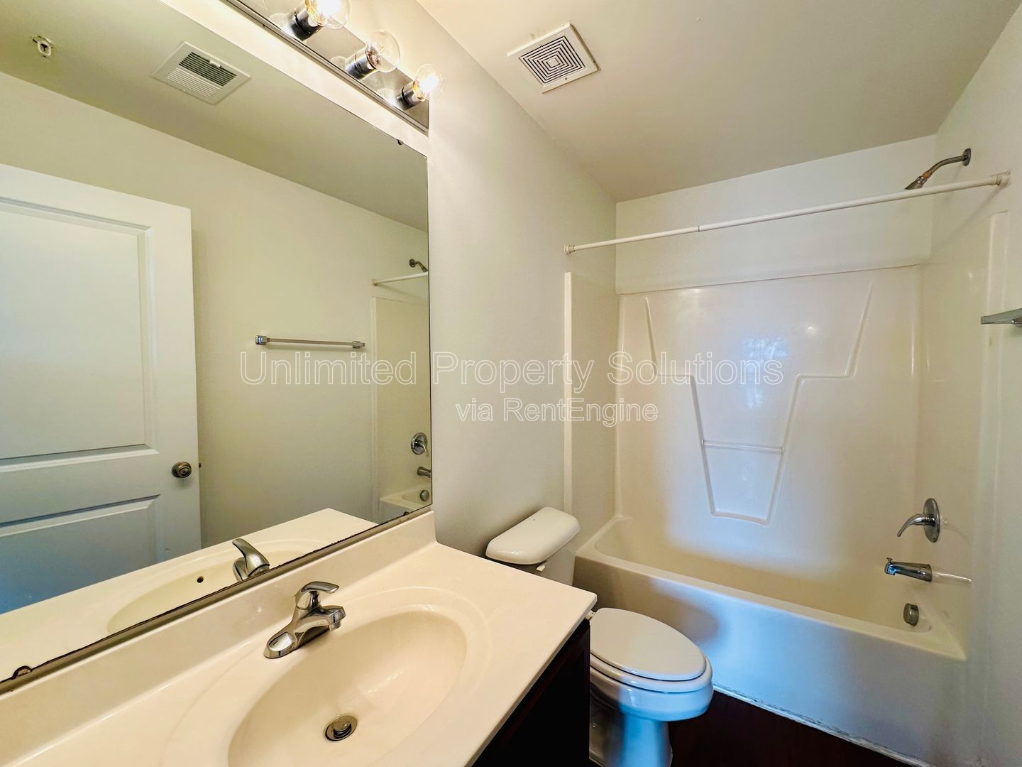 KERR CROSSING! Randall Parkway - minutes to UNCW/on UNCW bus line property image