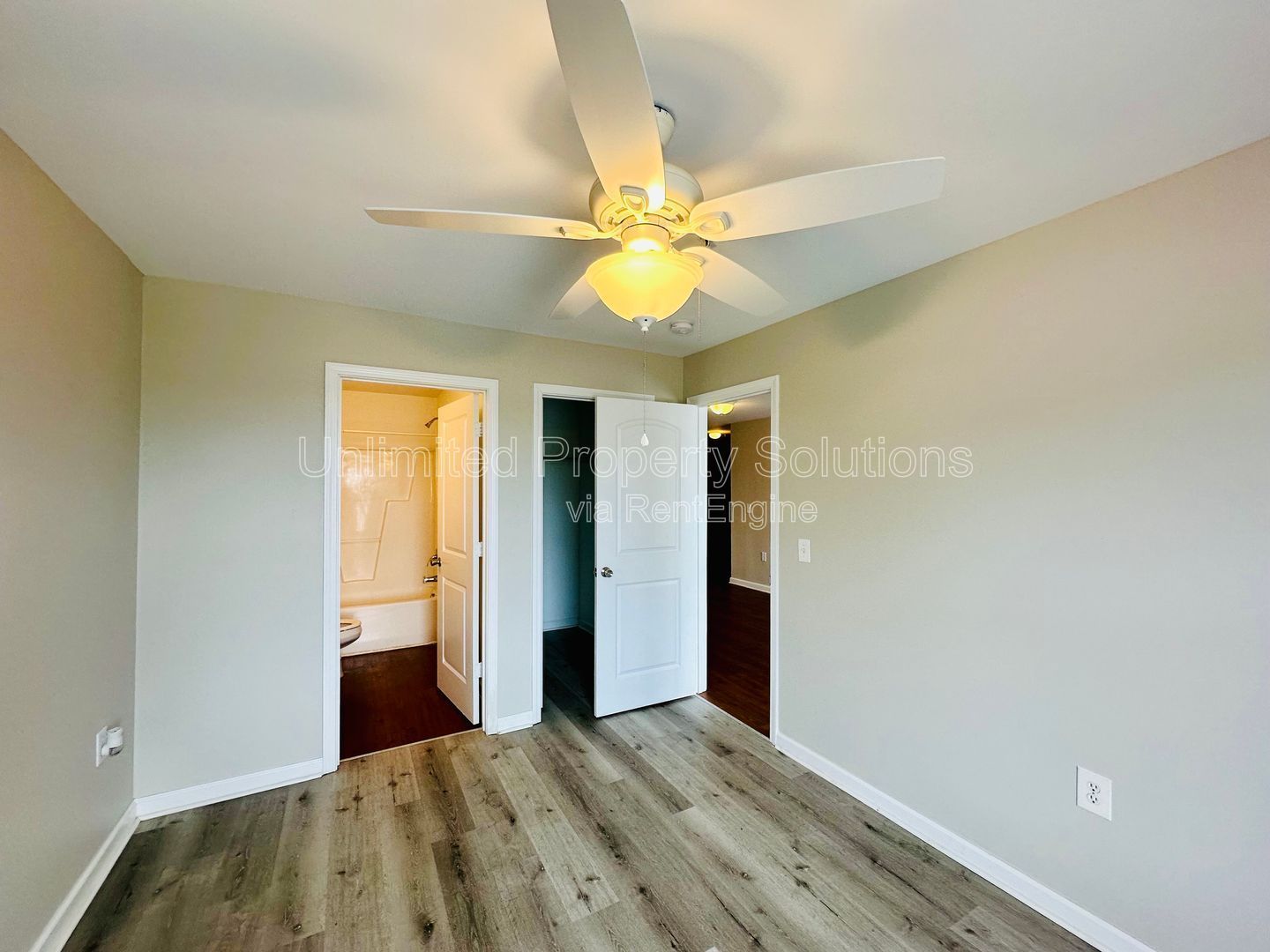 KERR CROSSING! Randall Parkway - minutes to UNCW/on UNCW bus line property image