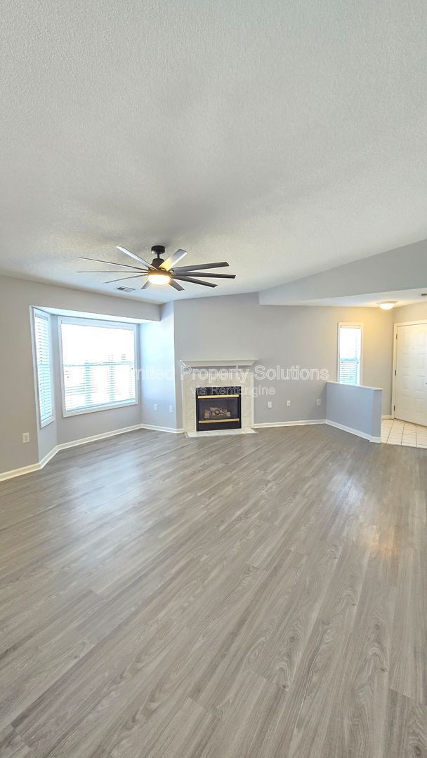 BREEZEWOOD - 2nd Story condo on Carolina Beach Road near Coddington Elementary & Novant Regional Hospital! property image