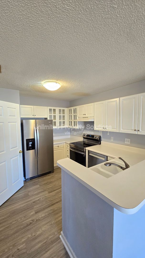 BREEZEWOOD - 2nd Story condo on Carolina Beach Road near Coddington Elementary & Novant Regional Hospital! property image